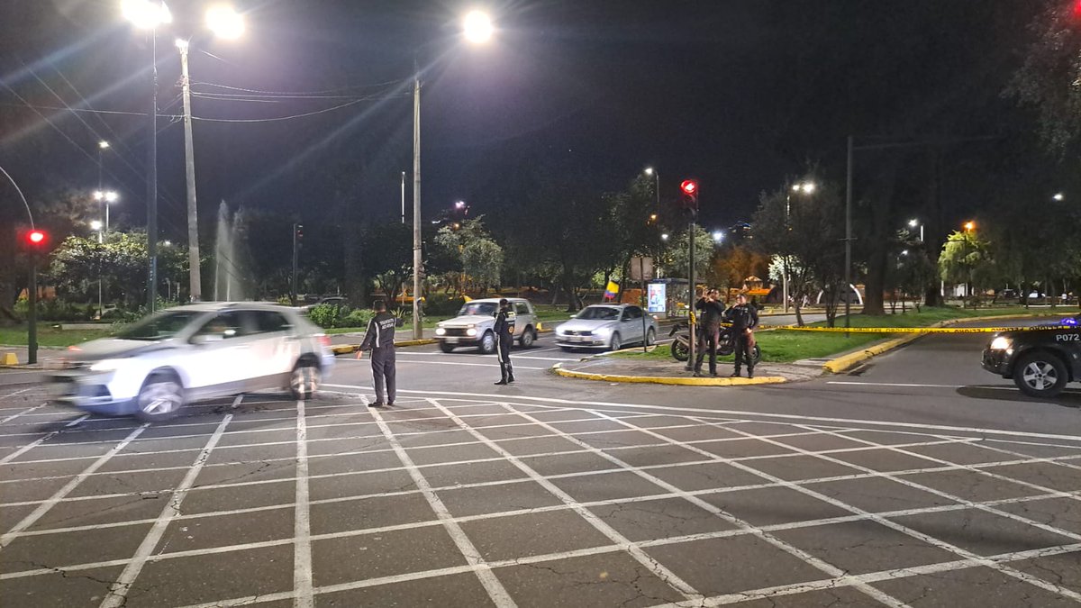 AMT_Quito's tweet photo. 🚨 #CierreVialQuito |¡Actualización!

📍Sector: La Carolina 
🚧 Cierres: av. De Los Shyris desde la av. Eloy Alfaro hasta NN.UU.
☝️ Hay circulación lenta en otros puntos.

🫡 Nos mantenemos en la gestión del tránsito https://t.co/uSzzQcgpDC
