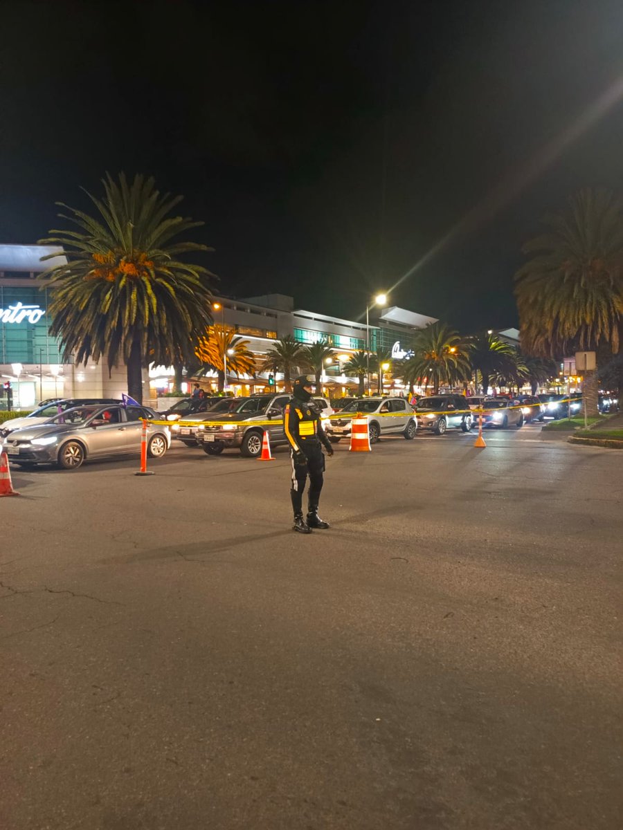 AMT_Quito's tweet photo. 🚨 #CierreVialQuito |¡Actualización!

📍Sector: La Carolina 
🚧 Cierres: av. De Los Shyris desde la av. Eloy Alfaro hasta NN.UU.
☝️ Hay circulación lenta en otros puntos.

🫡 Nos mantenemos en la gestión del tránsito https://t.co/uSzzQcgpDC