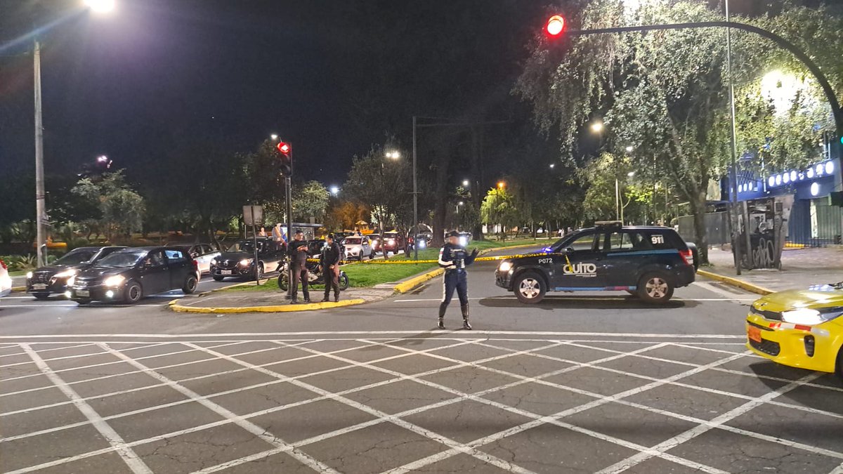 AMT_Quito's tweet photo. 🚨 #CierreVialQuito |¡Actualización!

📍Sector: La Carolina 
🚧 Cierres: av. De Los Shyris desde la av. Eloy Alfaro hasta NN.UU.
☝️ Hay circulación lenta en otros puntos.

🫡 Nos mantenemos en la gestión del tránsito https://t.co/uSzzQcgpDC