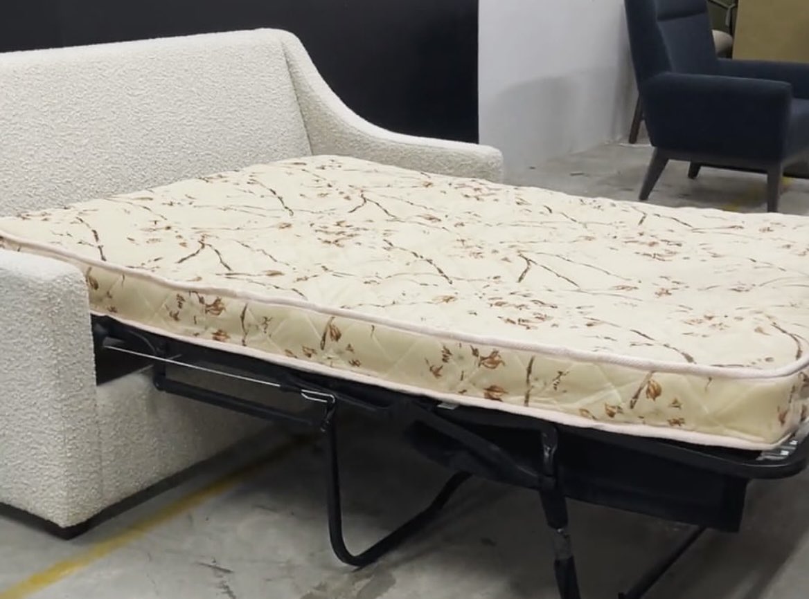 Creation_Hosp's tweet image. Our #custom sleeper sofa will soon be on its way to @clubdesoleil_lv in Las Vegas. Just minutes from the Strip, this resort blends French-Mediterranean elegance with the excitement of the city.

#supplier #modelroom #design #sofabed #couch #furniture #hotel #hospitality