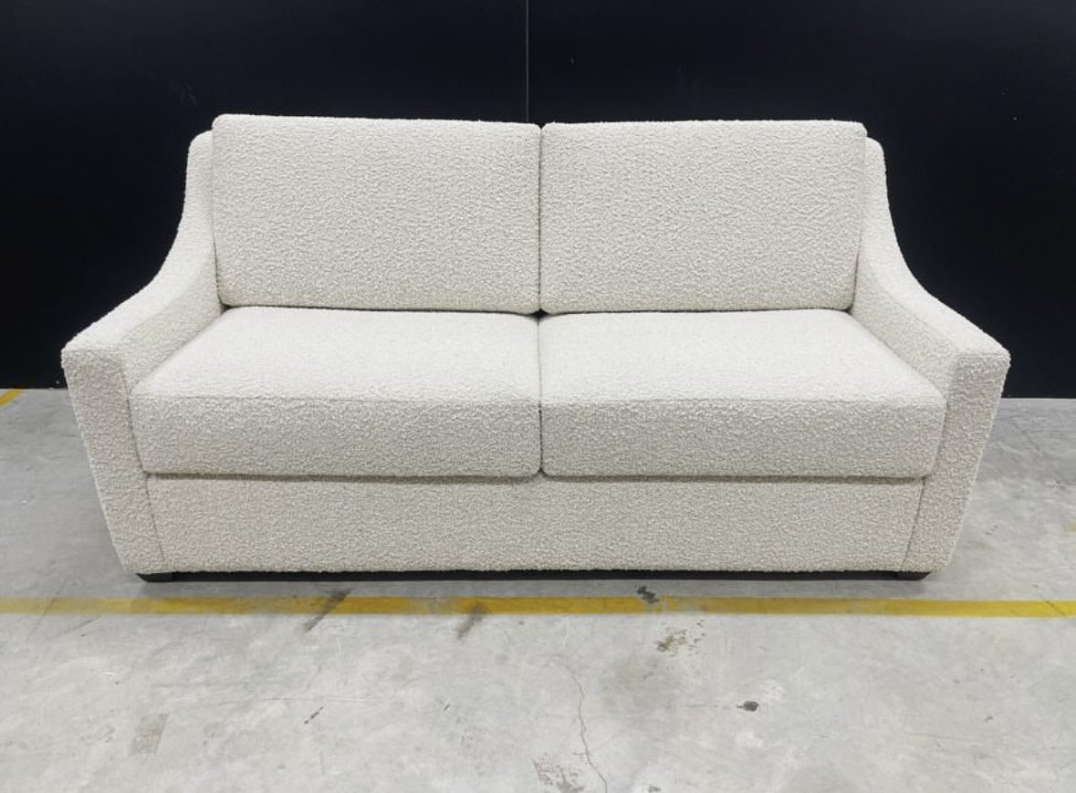 Creation_Hosp's tweet image. Our #custom sleeper sofa will soon be on its way to @clubdesoleil_lv in Las Vegas. Just minutes from the Strip, this resort blends French-Mediterranean elegance with the excitement of the city.

#supplier #modelroom #design #sofabed #couch #furniture #hotel #hospitality