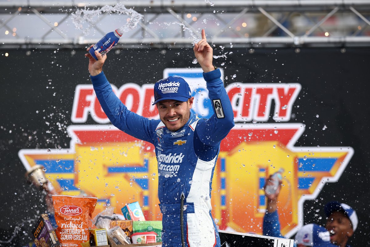 Kyle Larson Dominates Food City 500 for Second Win of 2025
(Full Article-bit.ly/4juktcr)
#NASCAR #FoodCity500 #Bristol #kylelarson
Photo by Jared C. Tilton/Getty Images