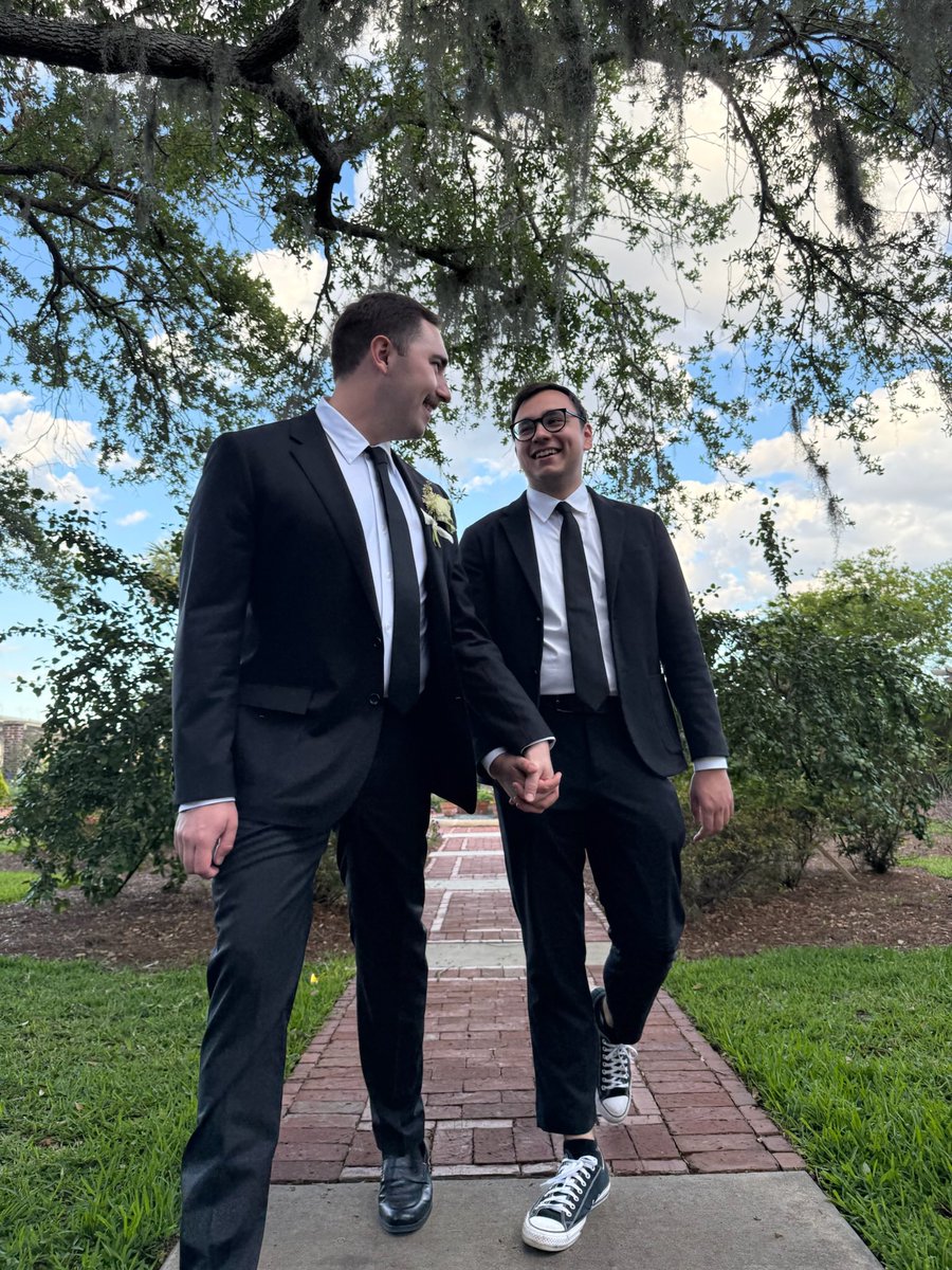 samprkr's tweet photo. Some of my best friends in the world had a wedding this weekend, I gave a big (little!) speech, I’m very happy https://t.co/6PdEyhrBhJ