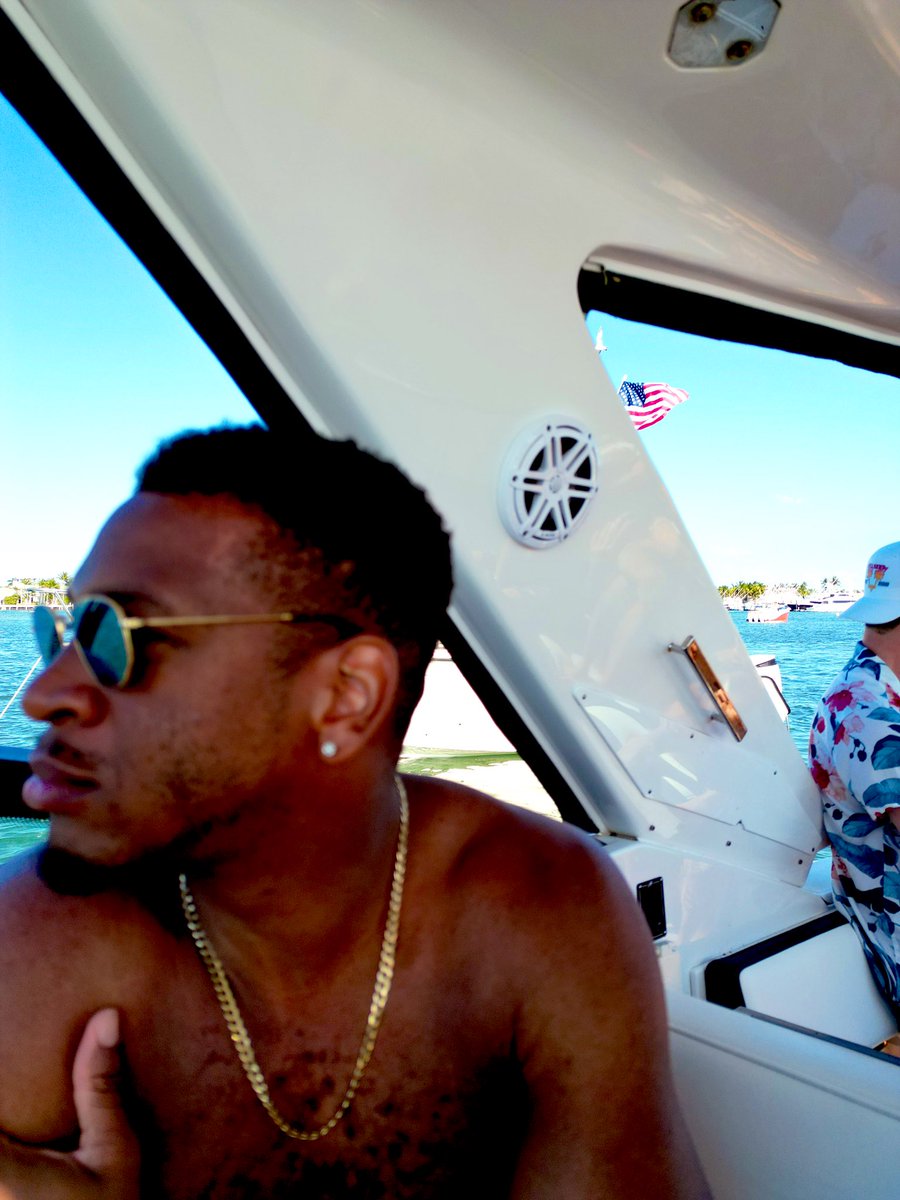KPLashley's tweet photo. Blurry but a goodie! 🚤 https://t.co/uzH4jxMD5E