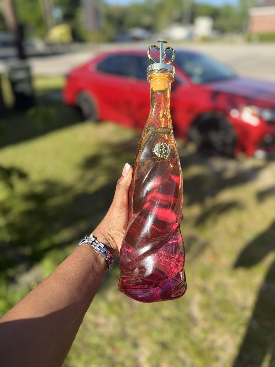 MY BEST FRIEND GOT ME MY OWN BOTTLE FOR MY BIRTHDAY😭😭it’s so pretty🥹