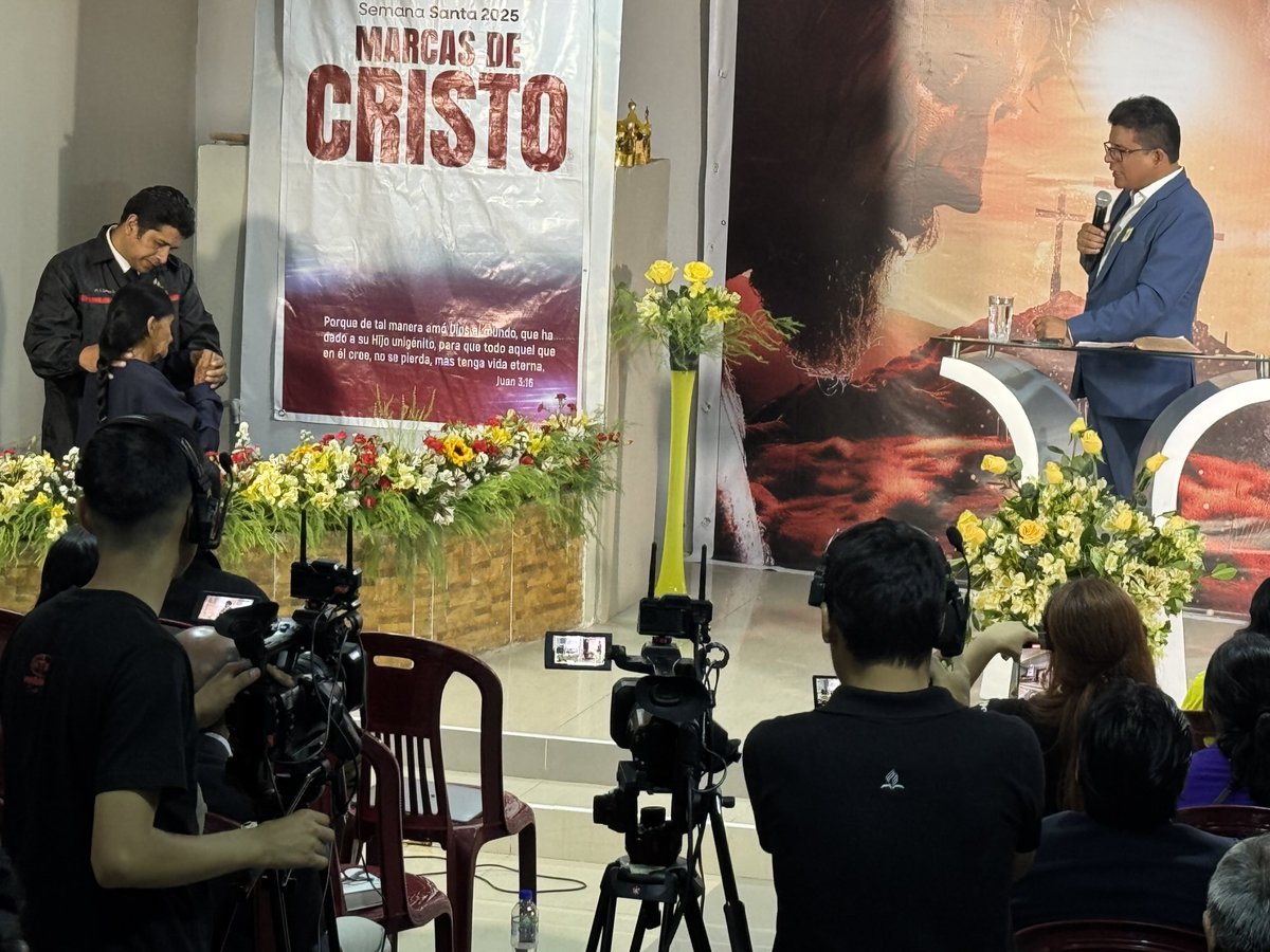 Las marcas de Cristo dejaron de ser un símbolo de dolor para convertirse en símbolo esperanza, de paz… Sarita hoy es marcada por el amor de Cristo, recibe una nueva oportunidad a través de su entrega pública en la iglesia. #SemanaSanta2025 #MarcasDeCristo