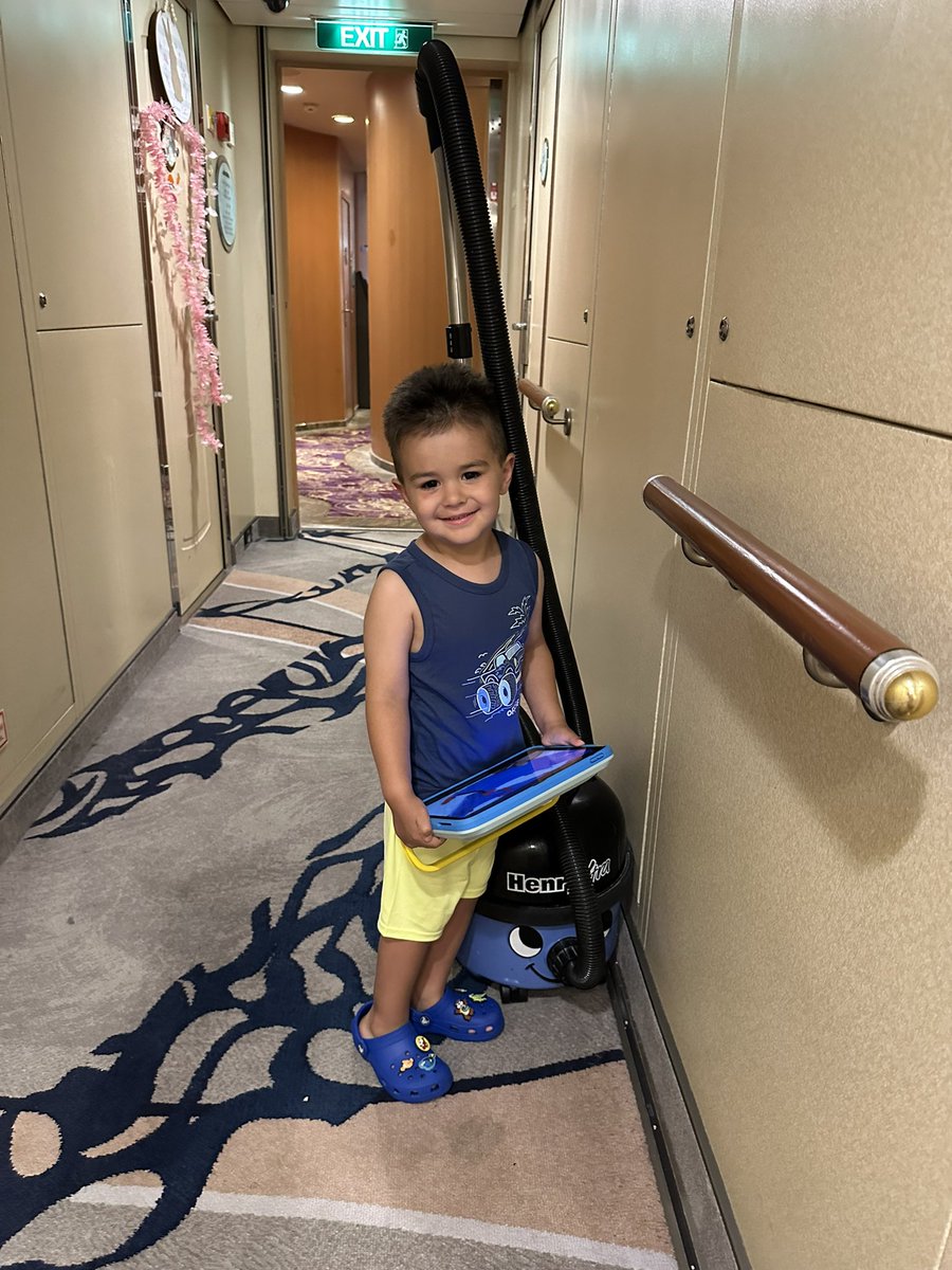 Amandaplz05's tweet photo. @RoyalCaribbean Henry’s #1 fan ☺️ https://t.co/CprMfgdzHO
