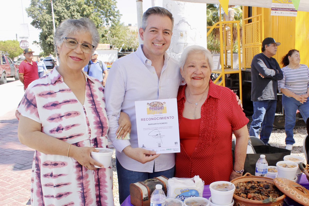 DelValleColosio's tweet photo. Cómo no se va a sentir la Semana Santa si ya andamos probando una muy buena y tradicional #capirotada. ☀️ 

Hoy, se llevó a cabo la quinta edición del exitoso “Festival La Capiro 2025”, organizado por mi amigo, José Luis Islas Pacheco, director del Museo Ferrocarrilero y Cronista Municipal Vitalicio de #Empalme, desde donde fomenta la cultura gastronómica sonorense. 

Es un enorme gusto presenciar actividades como esta y más cuando me acompaña mi apreciada amiga y diputada @Rebeca_SilvaG, fiel representante de su distrito. Esperamos la próxima edición. 🙌🏼