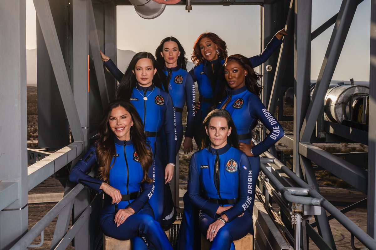 FronteraSpacial's tweet image. Hoy despega la misión NS-31, la undécima misión tripulada de Blue Origin, desde Launch Site One en Van Horn, Texas, USA.  🇺🇸🚀
Este vuelo llevará a seis mujeres a la frontera espacial, marcando un récord de diversidad. 
Aquí va un hilo con datos sobre cada una: 🧵