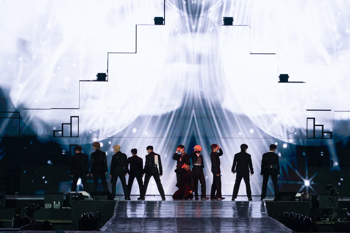 oshiraku's tweet photo. 📍#推し楽 ニュース💌

“天使の羽”も！👼
SEVENTEEN「RIGHT HERE」映画より
パフォーマンスカット日本限定公開💎✨

詳細はこちら👉https://t.co/tCO9iudkBA

#SEVENTEEN #세븐틴
#SVT_TOUR_RIGHT_HERE
#RIGHT_HERE https://t.co/Qti4h0uBRv