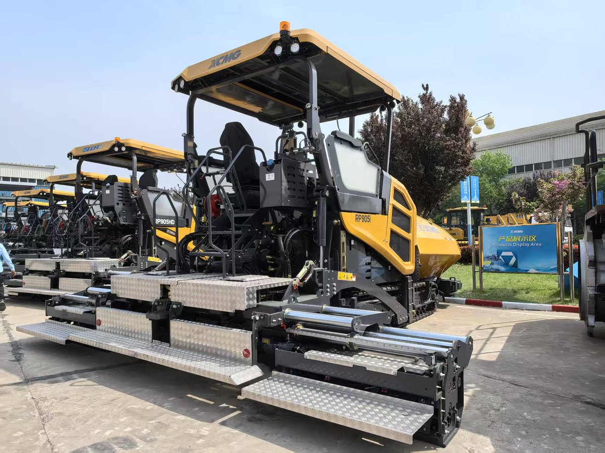 ida87619730's tweet photo. #XCMG #xcmgroadmachinery #roadroller #motorgrader #Paver https://t.co/OGUVwOGGns