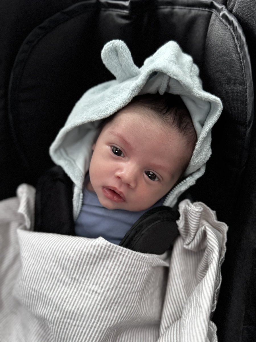 LineNeiff's tweet image. O homenzinho mais lindo de mamãe 💚