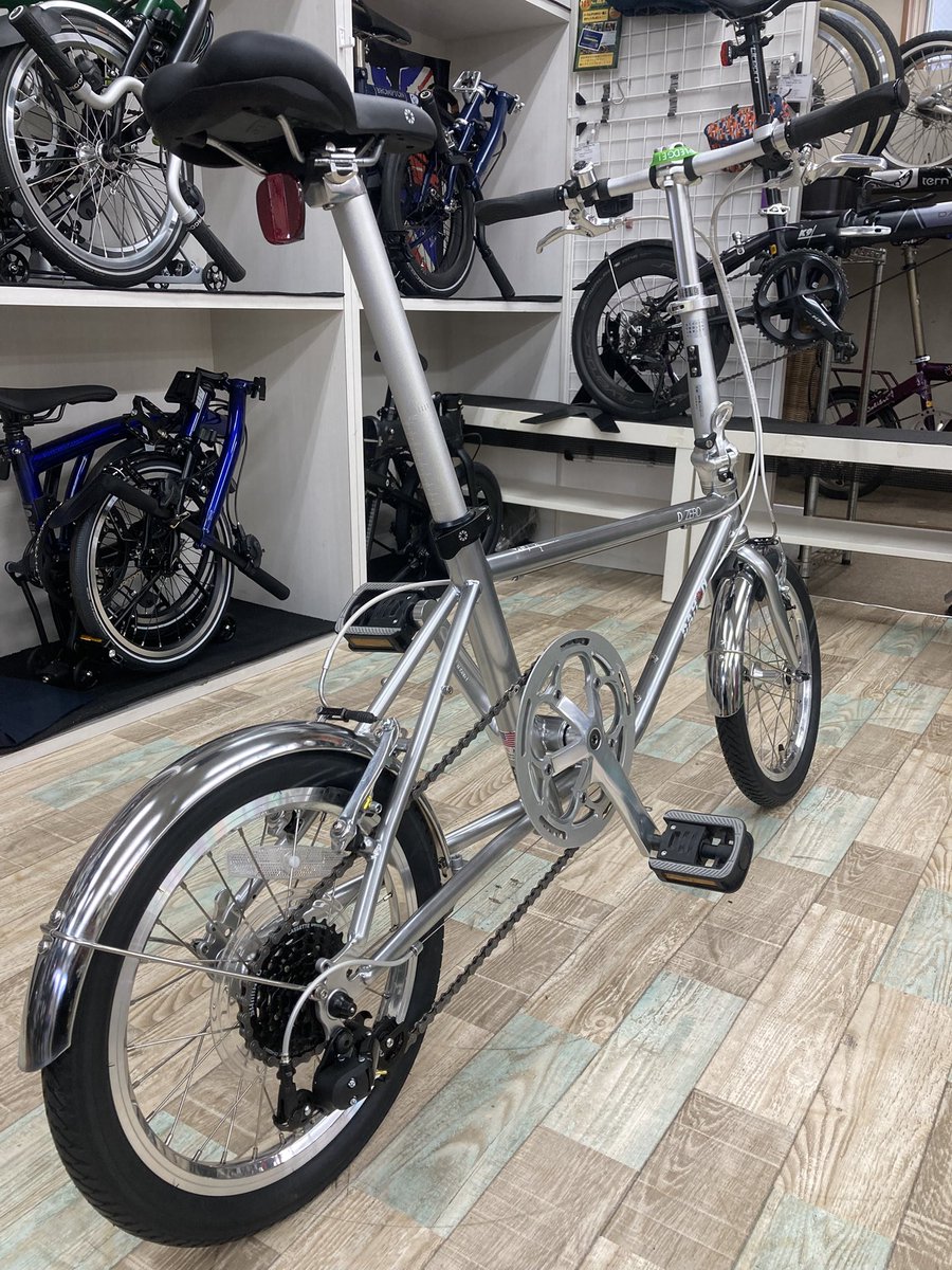calmaxnabesan's tweet photo. 試乗車D-zeroディーゼロを放出します。
🙌🎉¥59,000-(税込・防犯登録込み)🤗📣

🌱BBをタンゲに交換済み
各ワイヤーはステンレスに交換しました
タイヤは前後ともIRC高耐久タイプに交換済
シートクランプをブラックに変更

フレームなどにすこしキズありですが
完全整備済みでスグに乗って帰れます😆 https://t.co/7xKrMb6pE2