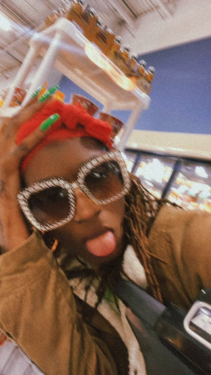 Akasha_lacancer's tweet photo. 👅up rollin thur that shit 💋💜 https://t.co/vRMRfkxGRh
