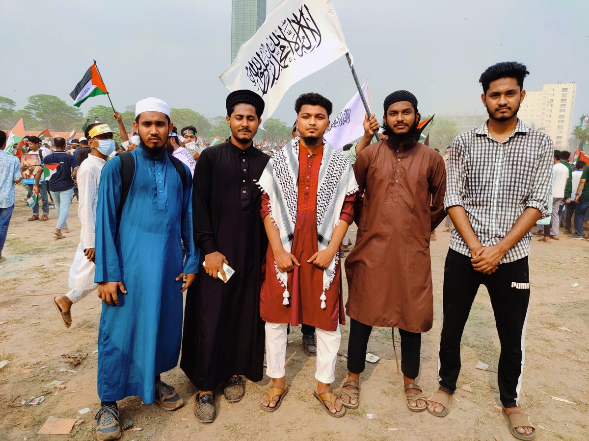 _Tanim's tweet photo. Historic: From #Dhaka to #Gaza—our voices rise as one. Millions stood in solidarity with #Palestine at Sohrawardy Udyan, calling for an end to #Israel’s atrocities, BDS and global action.

#FreePalestine #Bangladesh #MarchForGaza #GazaGenocide‌ #Hamas #IsraelTerrorists #OneUmmah https://t.co/SrT9qFzpnp