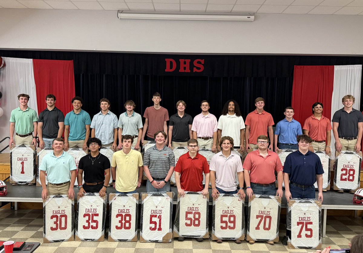 BrianWalls10's tweet photo. Senior Season football banquet 
Congratulations @cason_walls for a great season and career as a Douglas Eagle! Thankful for the coaches over the years who have poured themselves into making him not just a good football player but a great young man! https://t.co/ZNPZH6FLtZ