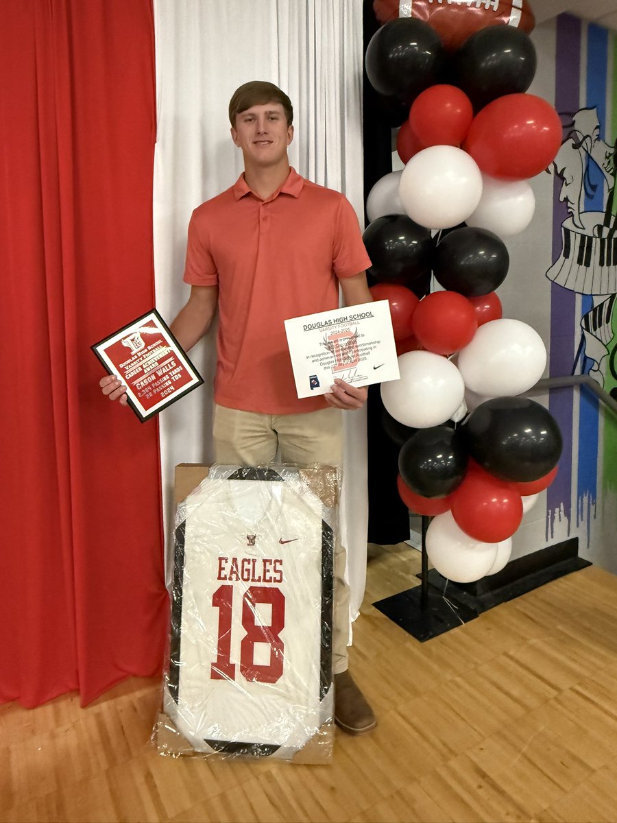 BrianWalls10's tweet photo. Senior Season football banquet 
Congratulations @cason_walls for a great season and career as a Douglas Eagle! Thankful for the coaches over the years who have poured themselves into making him not just a good football player but a great young man! https://t.co/ZNPZH6FLtZ