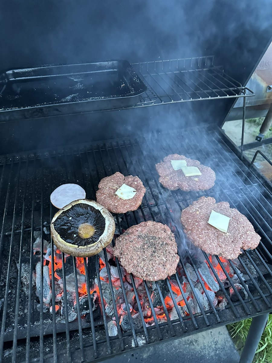 BDWeddell's tweet photo. All #writers big question for you. Do you include recipes in your novels or just brief descriptions of food?

Bonus: any of them your own recipes? https://t.co/fGmJn34jOA