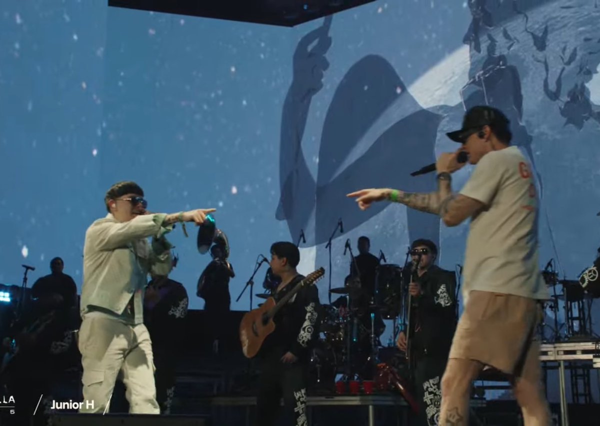DoblePCharts's tweet photo. Peso Pluma esta noche en #Coachella junto a Junior H 🔥

#JUNIORCHELLA #Coachella2025 https://t.co/78mQZ2VM8m