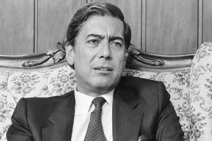 A los 89 años ha muerto Mario Vargas Llosa, el último monstruo del boom latinoamericano y uno de los más altos exponentes de la lengua española; pero además un hombre libre que hizo, como nadie, su soberana voluntad. Seguiré leyéndolo.