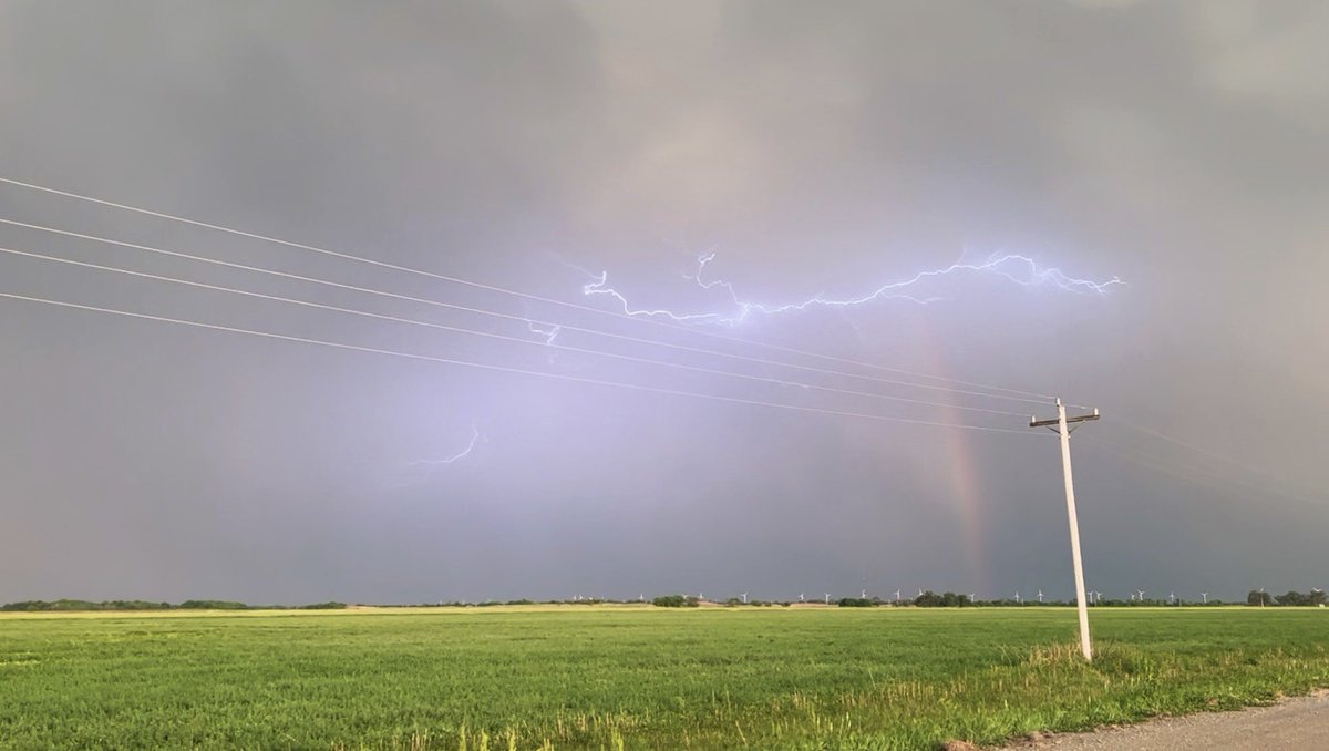 StormChaseTeam's tweet image. Happy Sunday! Today’s #StormySunday photo was taken by Allison Sousa on May 16, 2024 in Lamont, OK 🌩️
To be featured in future Stormy Sunday posts, fill out the appropriate link in our bio!