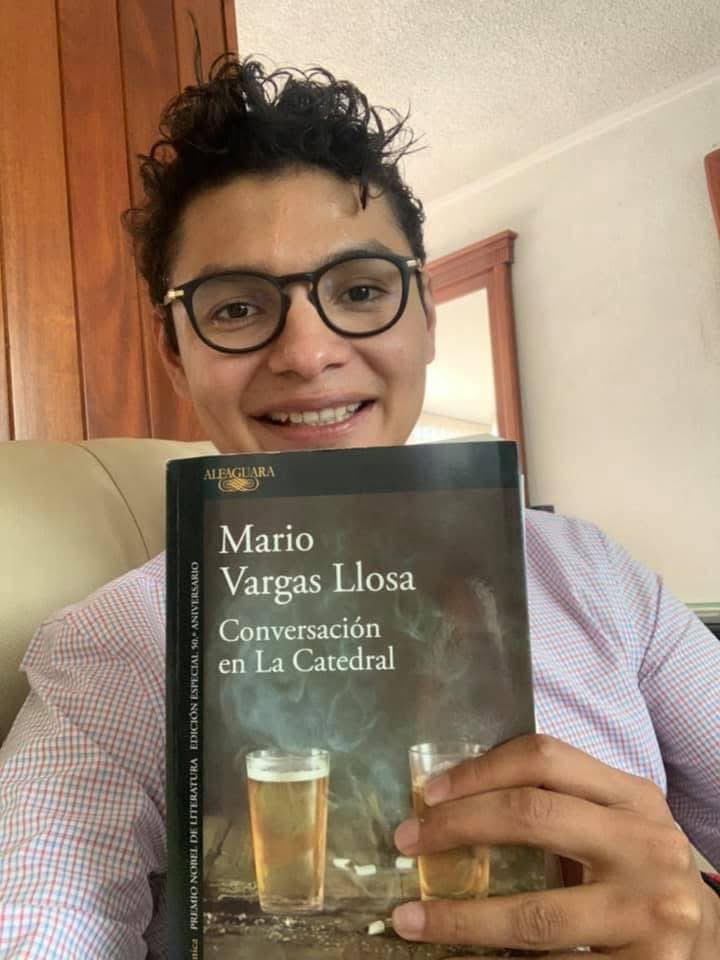 “La libertad es un bien preciado que debe ser protegido a toda costa”.
De mis libros favoritos: “La fiesta del chivo” y “Conversación en La Catedral” de uno de los autores más brillantes: Mario Vargas Llosa a quien le decimos adiós con la mano en el corazón.