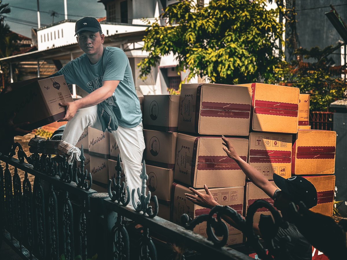Alhamdulillah Senin pagi teh udah ada yg borong. Sing barakah nyaa. Eta incu teterekelan, kade ah ☺️☺️