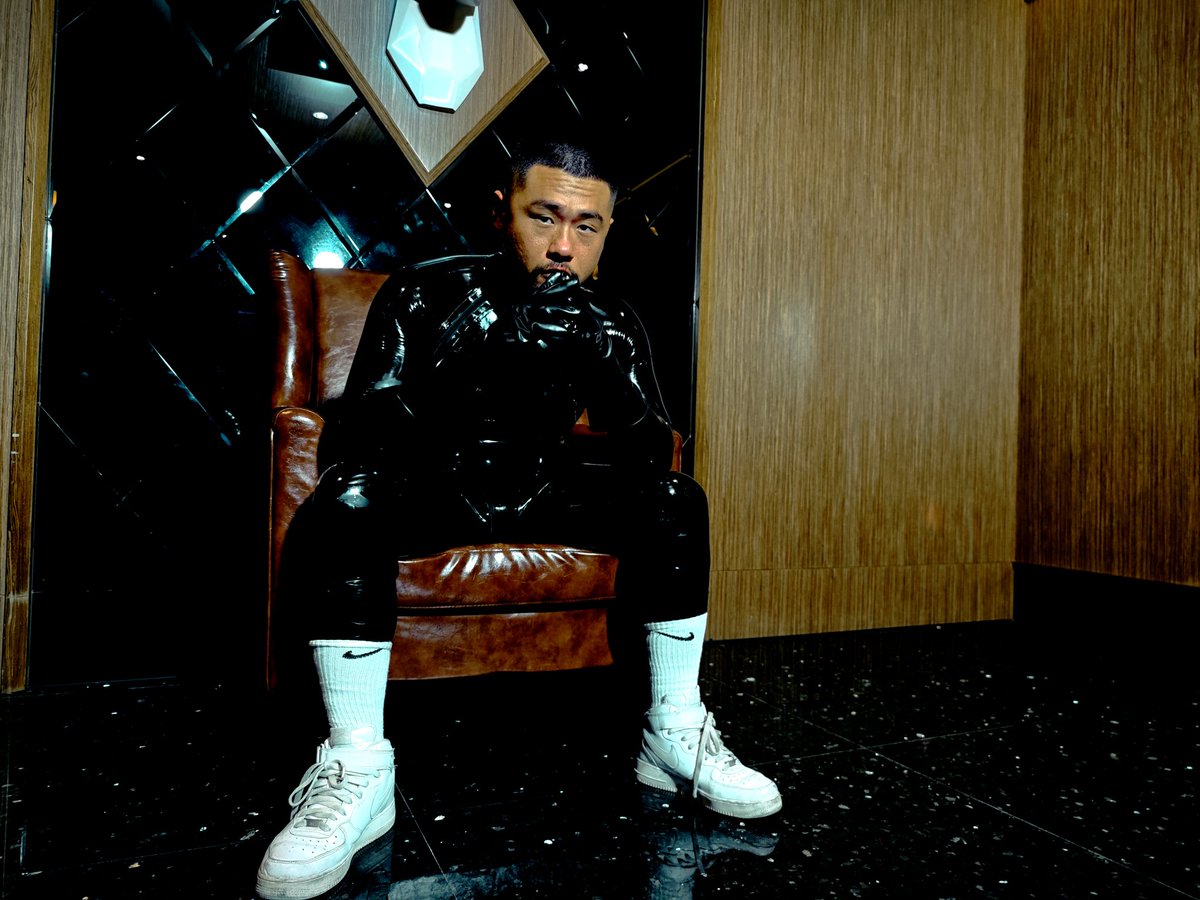 來，跪下
#latex #rubber #膠星人