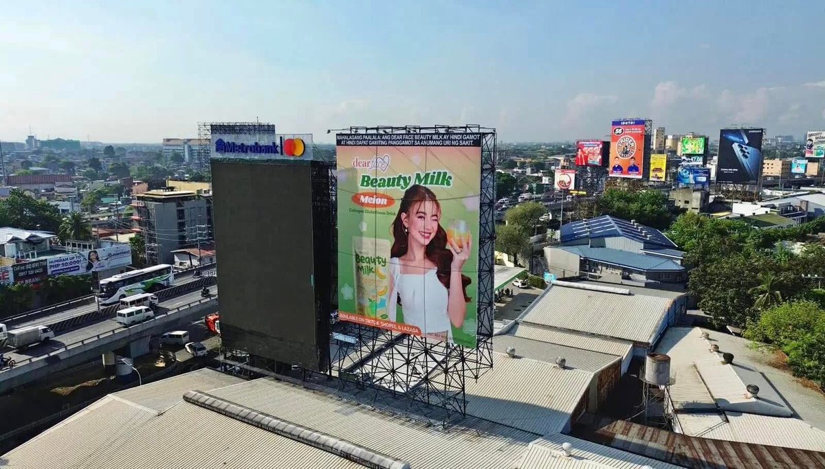 ComeWhat__May's tweet photo. Her 15th billboard! ✨

#FyangSmith
#DearFacexFyang https://t.co/maIKtzAMxF