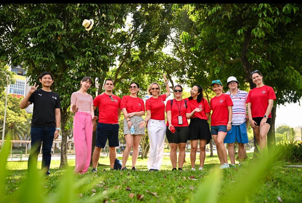 Move with Hungary walk across Singapore to highlight 🇭🇺🇸🇬 cooperation in smart cities, green tech, and sports. 🌱🏙️
Grateful to <a href="/gree_hill/">greehill</a> for sponsoring &amp; to our embassy team for making it possible.
Endurance, innovation, and shared values moved us forward! #MoveWithHungary