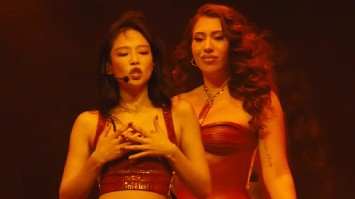 blckpinkpic's tweet photo. JENNIE AND KALI UCHIS https://t.co/apg8m7bkAw