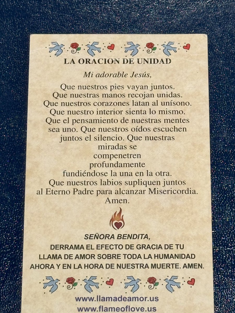 Queridos amigos hispanohablantes, hoy es Domingo de Ramos.

Recordamos la entrada de Jesús a Jerusalén — no en un caballo de guerra, sino en un humilde burro. Fue recibido con devoción colectiva y reverencia. Pero su camino no llevaba al poder, sino al sacrificio.

Así comienza