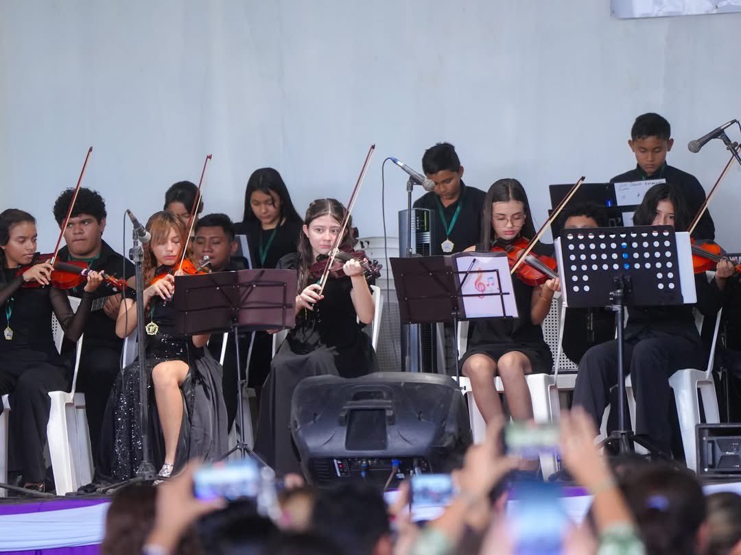 NelsonParlacen's tweet photo. Tuve el honor de ser invitado al Primer Concierto de graduación de la Sinfónica Juvenil en el 
departamento de San Miguel. 🎵🎷🎻

Definitivamente seguiremos apoyando a nuestros jóvenes salvadoreños que desarrollen este gran talento 🇸🇻 🤜🏻🤛🏻🟢 https://t.co/cEuyrT3zcZ
