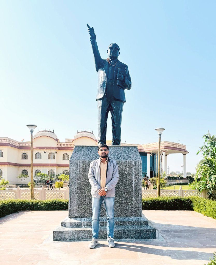 भारत रत्न,भारतीय संविधान के शिल्पकार,समता,स्वतन्त्रता और बन्धुता के अग्रदूत बाबासाहेब भीमराव अंबेडकर जी की जयंती पर सादर नमन एवम वंदन 💐🙌🏻

सामाजिक समानता,जन अधिकार और समाज के वंचित वर्गों हेतु आपका संघर्ष व कार्य सम्पूर्ण मानवता हेतु प्रेरणापुंज है।