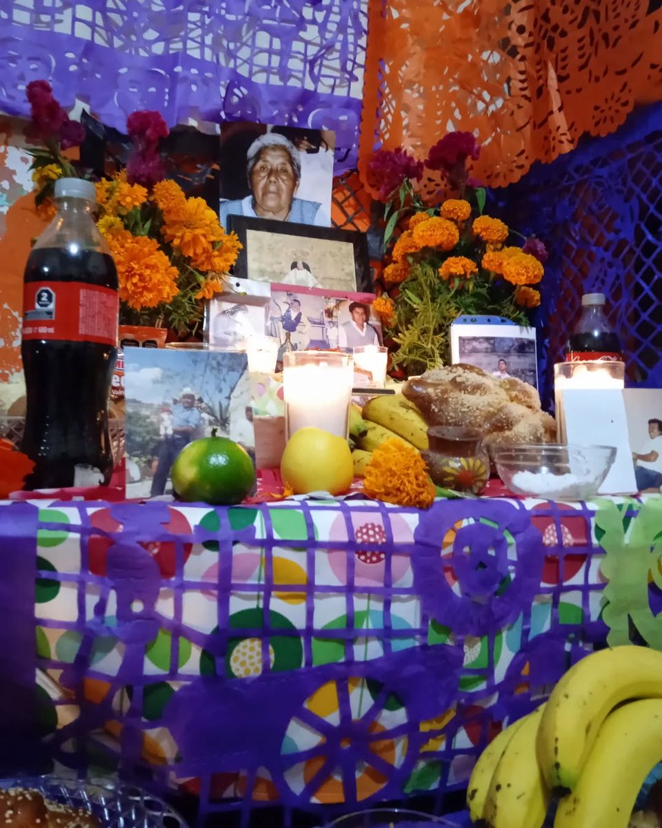 The_Red_sh's tweet photo. Por aquí les dejo estas fotos de la ofrenda Familiar que subí en noviembre a mi Instagram: the_red_sh
#diademuertos #Fotos #foto #PhotographyIsArt #art #ofrenda #Mexico #Mitlan https://t.co/5JcgEtvhUu