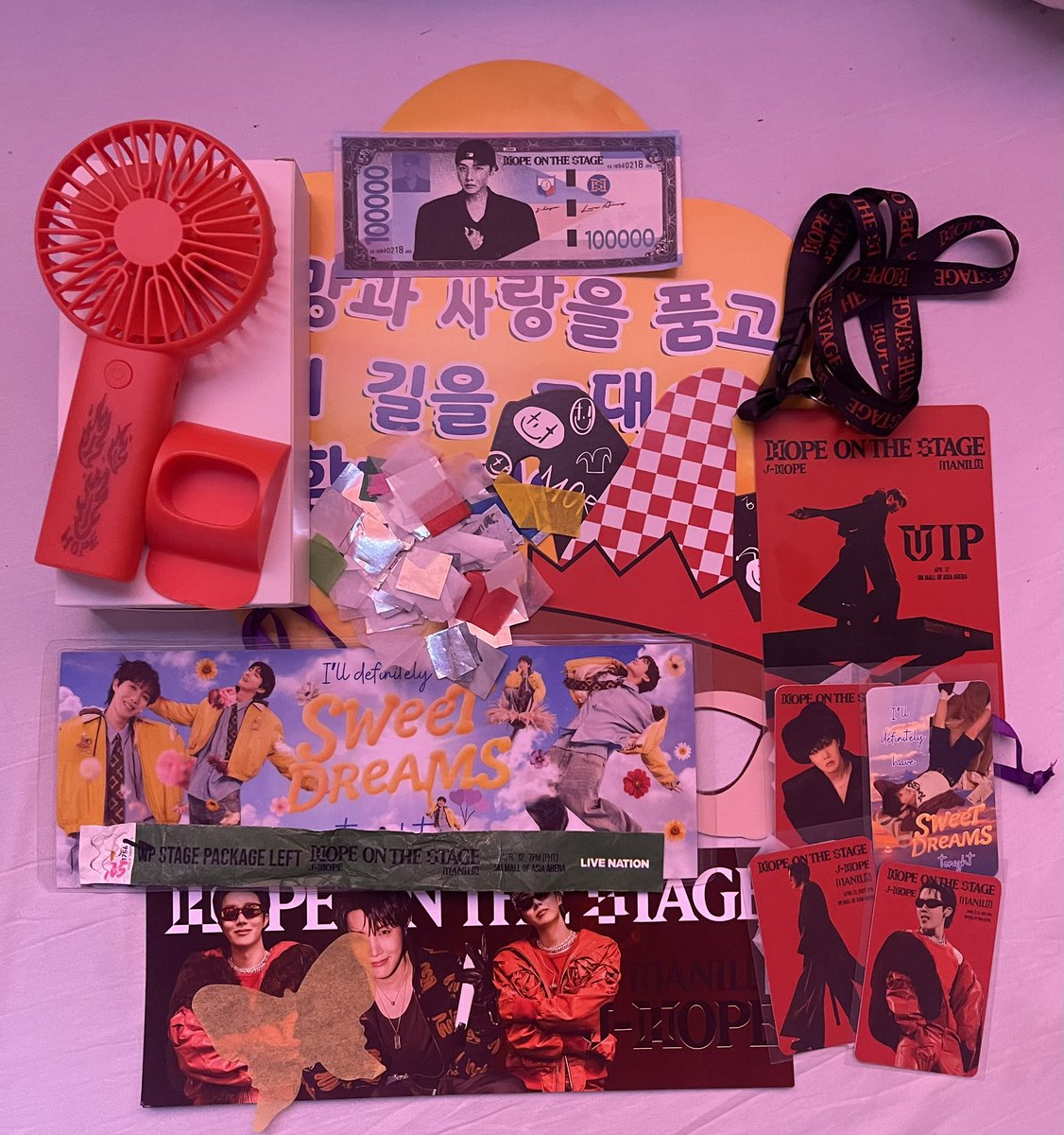 chachayeykim's tweet photo. LFT WTT
For Trade
Have: Extra VIP lanyard and gift Day 1 (fan)
Want: VIP lanyard and gift Day 2 (totebag)
Can also give banner, hobi bills, butterfly, confetti and all included in the photo.
#HOPE_ON_THE_STAGE_TOUR_Manila
#HOPE_ON_THE_STAGE_TOUR
#vipgift
#hobimoney #Day1 #day2 https://t.co/pNUWc8ffJW