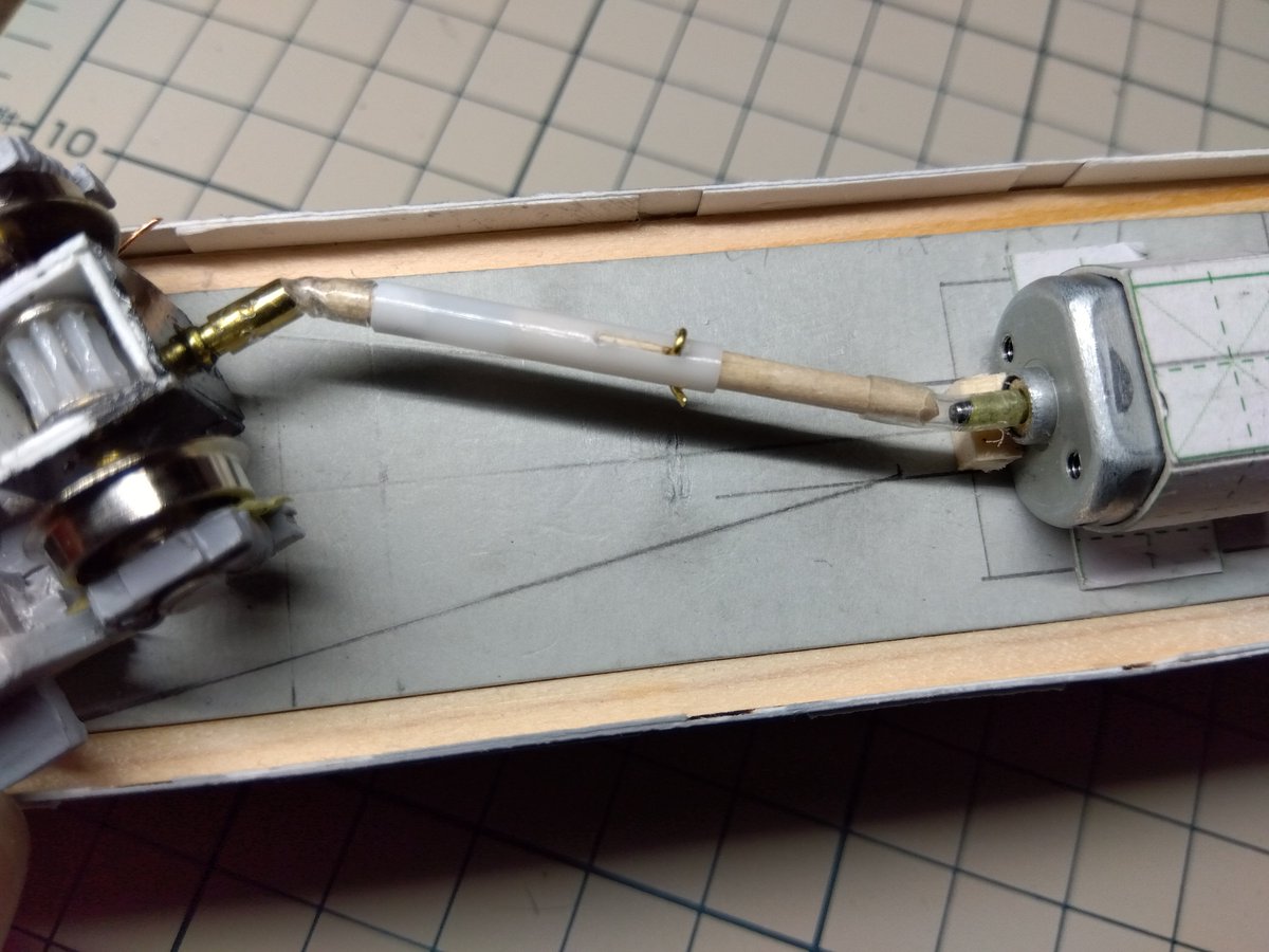 自作MPもどきの続きです。
ジョイント部をシリコンチューブ化・伸縮シャフト化しました。
伸縮シャフトはストローと爪楊枝と真鍮線を加工しただけです。
これで無事、R600を通過してくれるようになりました！