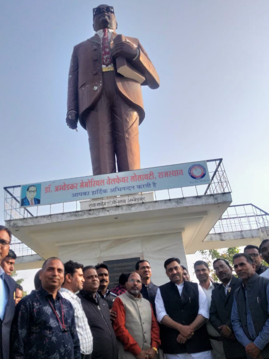 बाबासाहेब डॉ भीमराव अंबेडकर की 134वीं जयंती पर उन्हें शत्-शत् नमन। उन्होंने हमें संविधान दिया, हमें सामाजिक न्याय का रास्ता दिखाया।
<a href="/INCIndia/">Congress</a> ने आरक्षण, एससी सब-प्लान, और उदयपुर घोषणा जैसे ऐतिहासिक कदमों से समता, सम्मान और प्रतिनिधित्व सुनिश्चित किया है।
#जयभीम #INC4SocialJustice