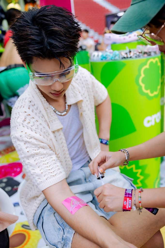 songkran with U ❤️💙💦

#CrocsTH #CrocsSongkran2025 #SplashWithCrocs