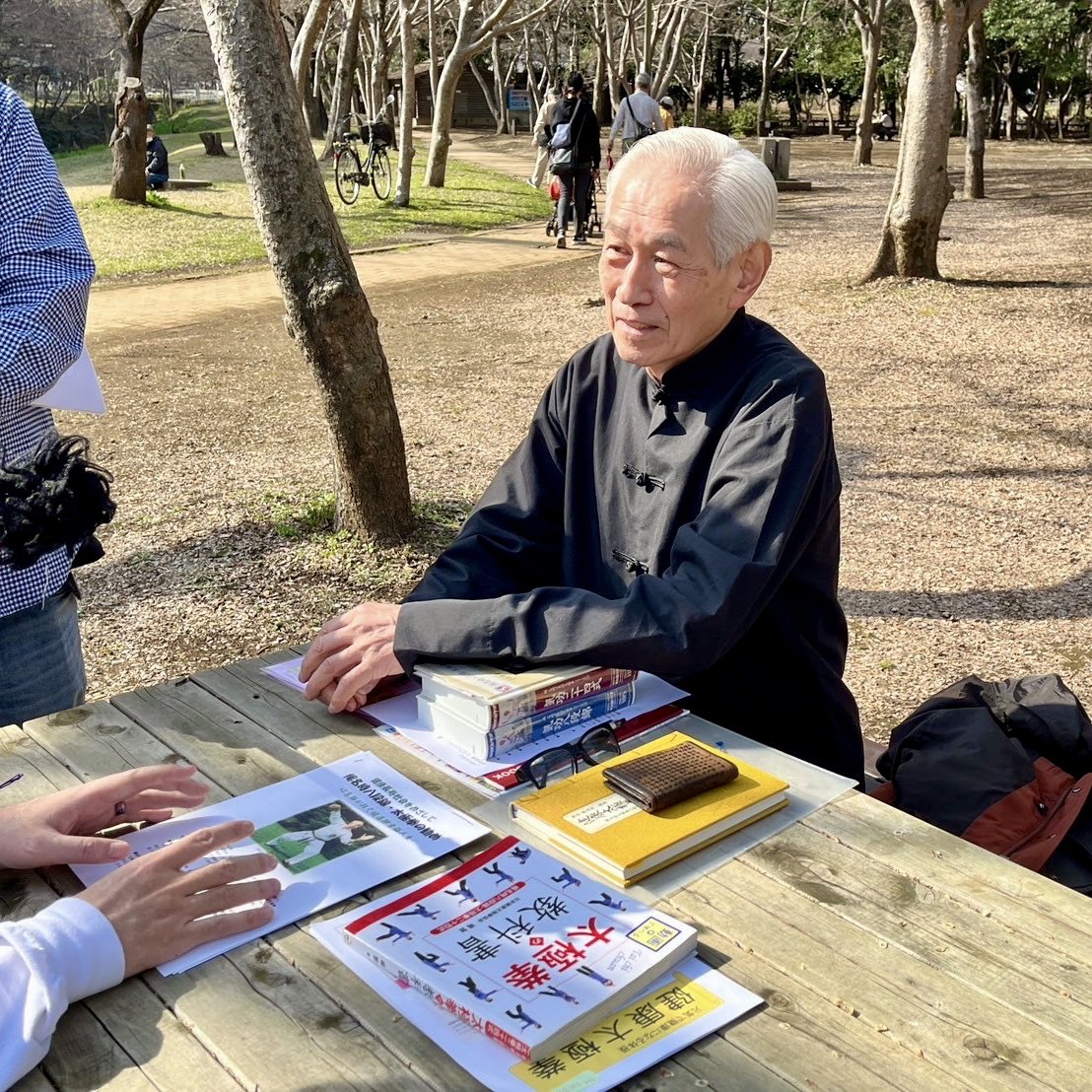 fesmatsu's tweet image. 初めての太極拳。コンピューター、ダンス、音楽、様々な経験を惜しみなく話して頂きました。人生の先輩。かくありたいものです。伊東俊彦さん、ありがとうございました🙏
#とれせん
#こだわりびとをたずねて
#APIO
#アピオジムニー