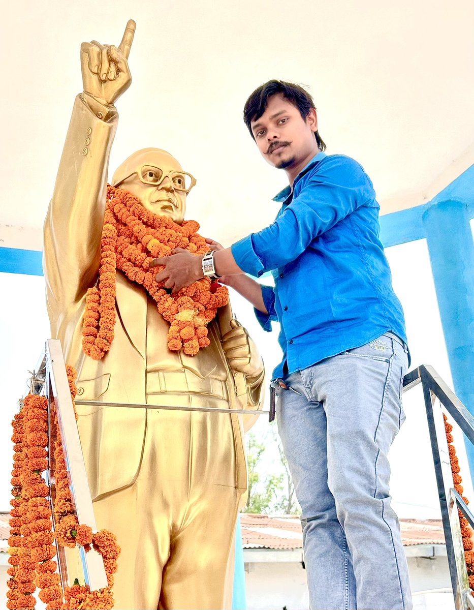 आप सभी को संविधान निर्माता डॉक्टर बाबा साहब अंबेडकर जयंती की ढेर सारी शुभकामनाएँ।
 #AmbedkarJayanti #जय_भीम