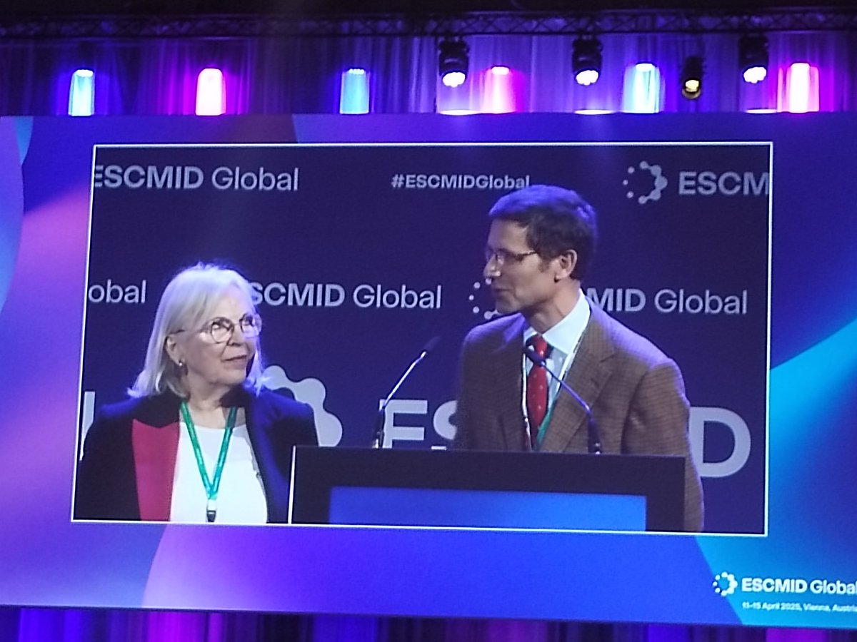 JessicaATexere's tweet image. Monday morning at #ESCMIDGlobal2025 with a wonderful talk on the past year in #microbiology 👏🏼