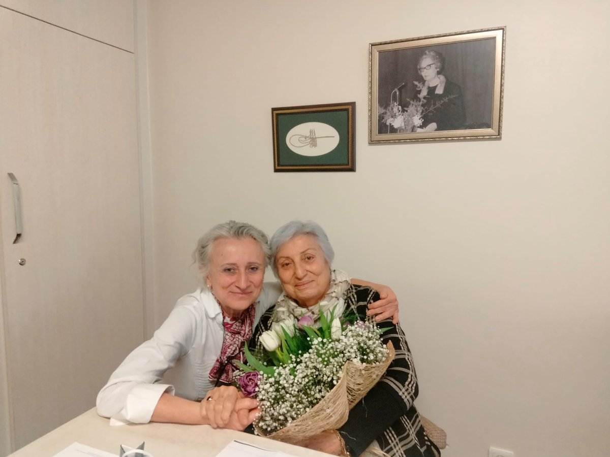 Olağan Genel Kurulumuzda 25 yıldır şükrederek ve emanet olarak yürüttüğüm Genel Başkanlığı, yeni Genel Başkanımız Güzide Çalık hanımefendiye  devretmiş bulunmaktayım. Kendisine ve yeni yönetim Kuruluna başarılar dilerim. Hayırlı uğurlu olsun Efendim.
Emine Bağlı