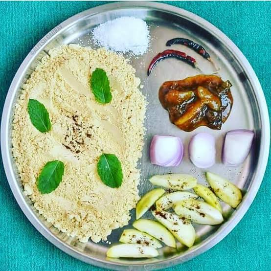 ManishRajputra's tweet photo. सतुआ के बढ़ जाला स्वाद जब भेंटाला टि��ोला, चटनी, प्याज औरी अचार सतुआ खाईं पलथी मार

ग्रीष्म ऋतु के स्वागत और प्रकृति से जुड़े लोकपर्व #सतुआन की ढेरों शुभकामनाएं🙏 https://t.co/zBdfsWlha0