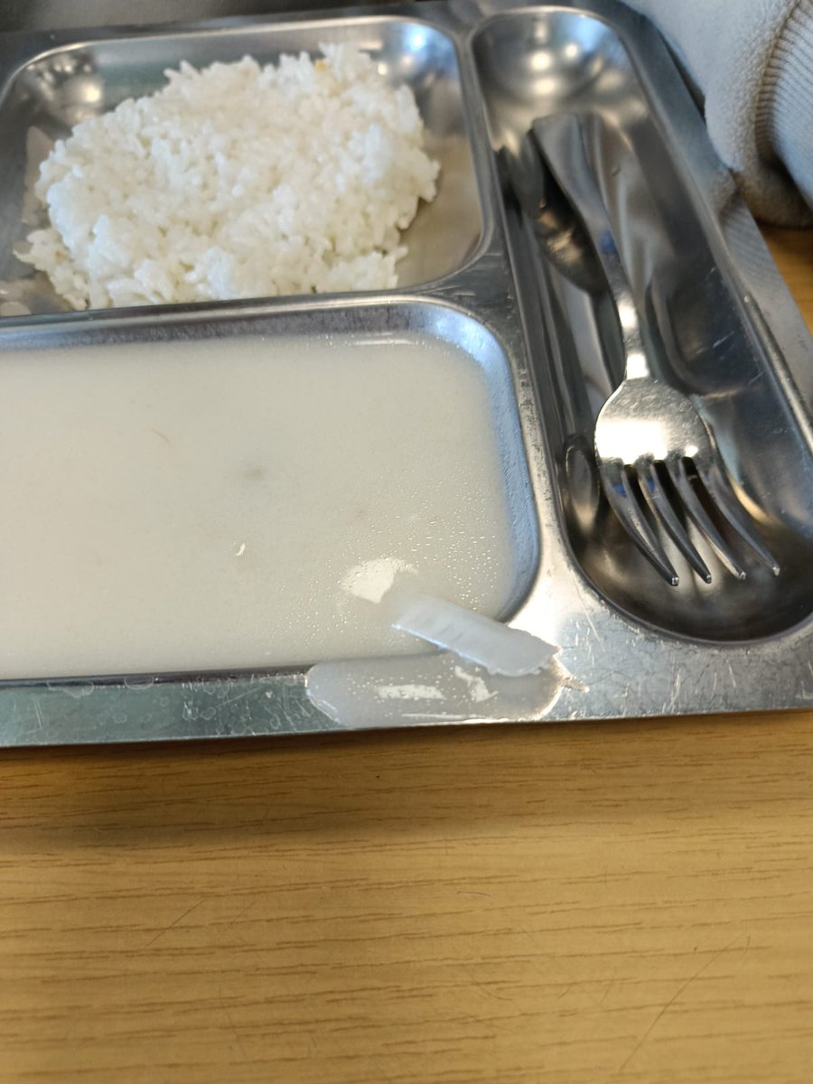 ⚡Bugün Cerrahpaşa Hadımköy'de yemeğin içinden plastik çıktı!
⚡Senenin başında 32,5 TL olan yemekhane ücreti 49 TL'ye çıkarılmıştı.
⚡Bizler öğrenciler olarak hakkımız olan nitelikli ve ücretsiz yemek hakkımızı savunacağız!