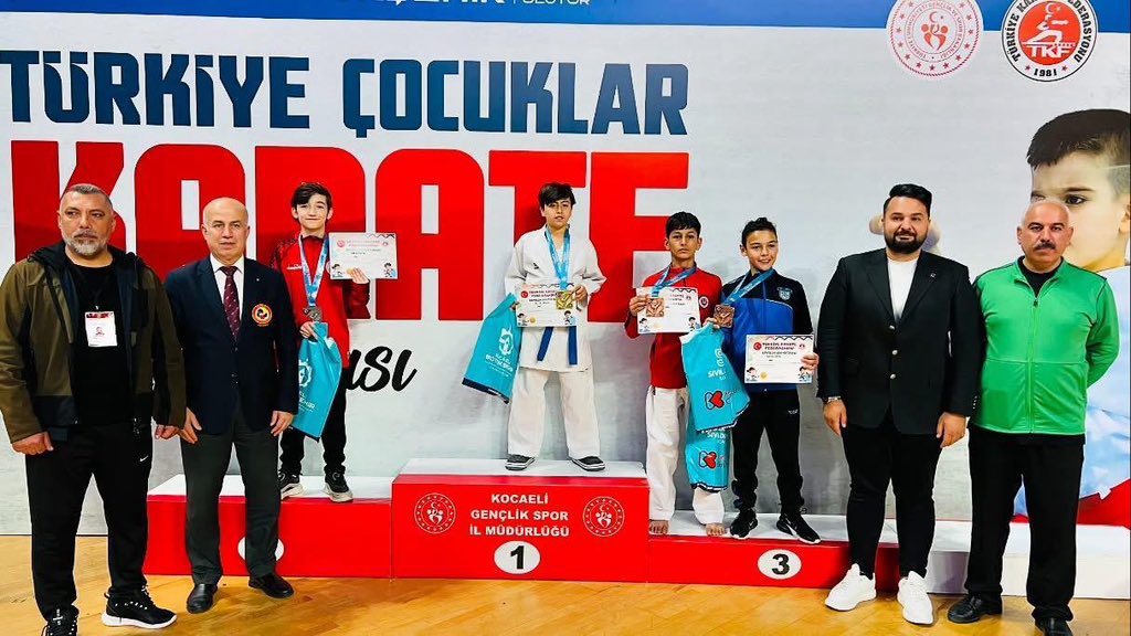 BollucaTUTEVOO's tweet photo. Okulumuz 7/C öğrencilerinden Taha Bera GÖKÇİN okullar arası karete şampiyonasında Türkiye 3.sü olmuş ve milli sporcu olarak ülkemizi yurtdışında temsil hakkı kazanmıştır.Bu gururu yaşatan öğrencimizi tebrik ediyoruz.@ARNAVUTKOYMEM https://t.co/ADHiNBWL3R