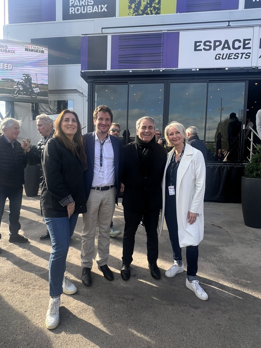 Paris-Roubaix 🚴
Triplé historique pour <a href="/mathieuvdpoel/">Mathieu Van der Poel</a> sur nos pavés du Nord !
Puissance, ferveur, émotion..Paris-Roubaix, c’est bien plus qu’une course : c’est l’âme des <a href="/hautsdefrance/">Région Hauts-de-France</a> qui vibre. Fière de cette région qui rayonne si fort.
#ParisRoubaix #Cyclisme #FiertéRégionale