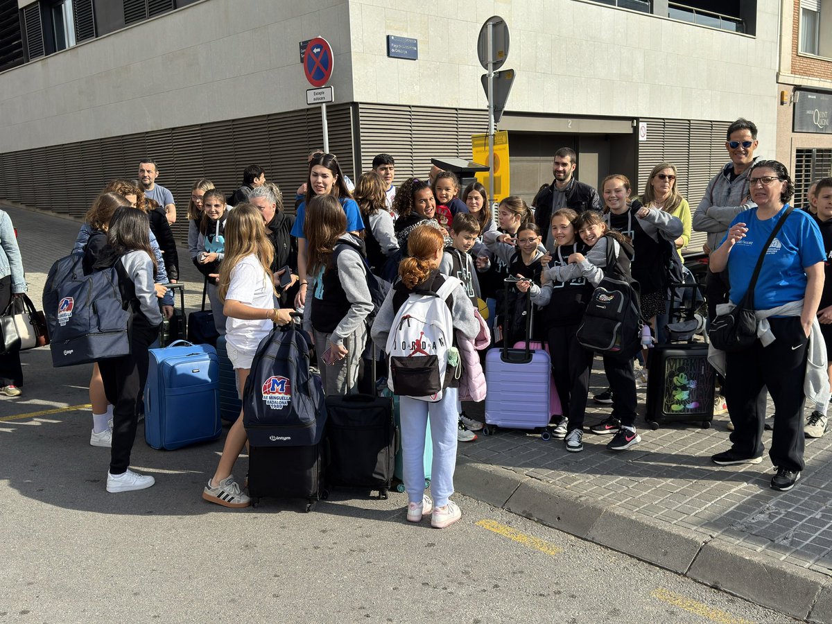 Sortida de l'expedició cap a Salou per jugar el torneig <a href="/mnostrumsport/">MNSport</a>