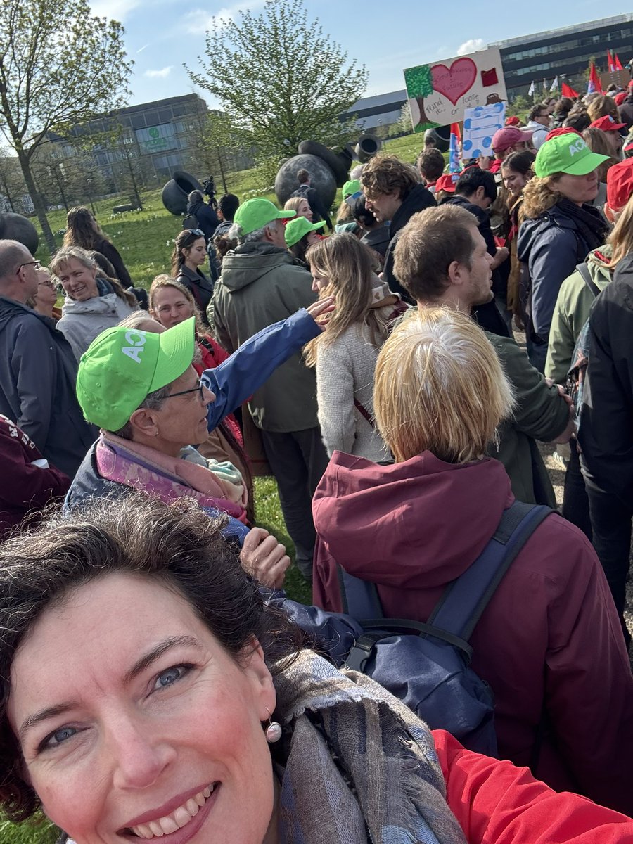 Stop de sloop van het hoger onderwijs! ✊🟥
Vandaag aan de Wageningen Universiteit een zeer grote opkomst: <a href="/FNV/">FNV</a> <a href="/AObtweets/">AOb</a>