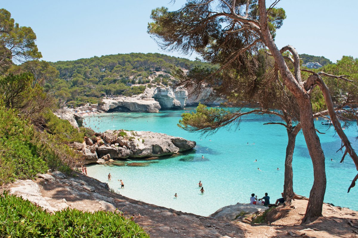 lonelyplanetfr's tweet image. 😍 La petite sœur préservée de #Majorque est un véritable #paradis balnéaire pour celles &amp;amp; ceux qui ont prévu de #voyager dans les #îles #Baléares ! 

🏖️ Découvrez notre top des plus belles #plages de #Minorque ➡️ bit.ly/4lrk9ge